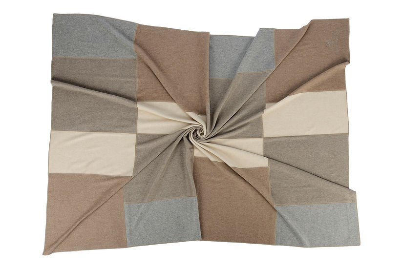 Pezzi Throw
