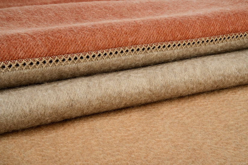 Pezzi Throw