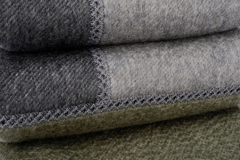 Pezzi Throw